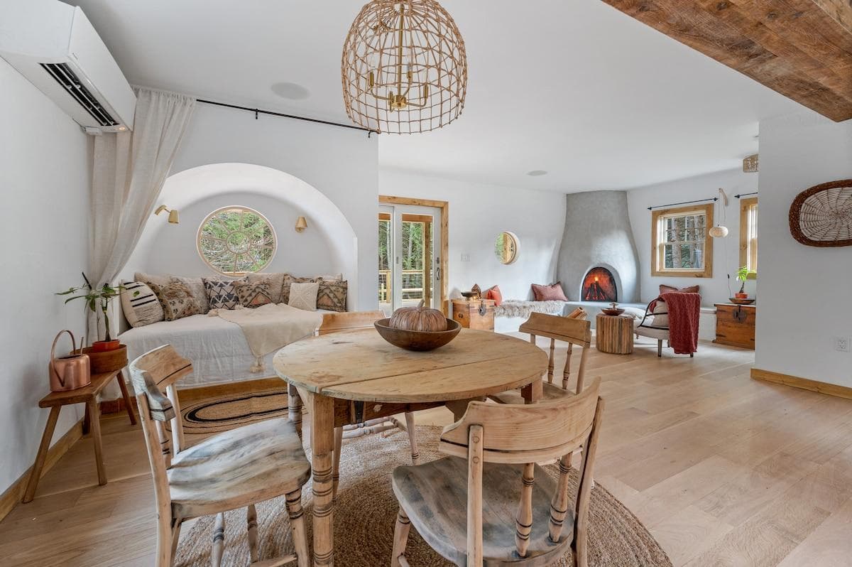 Dining area for 4 people