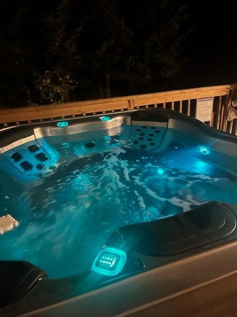 Hot tub available year round